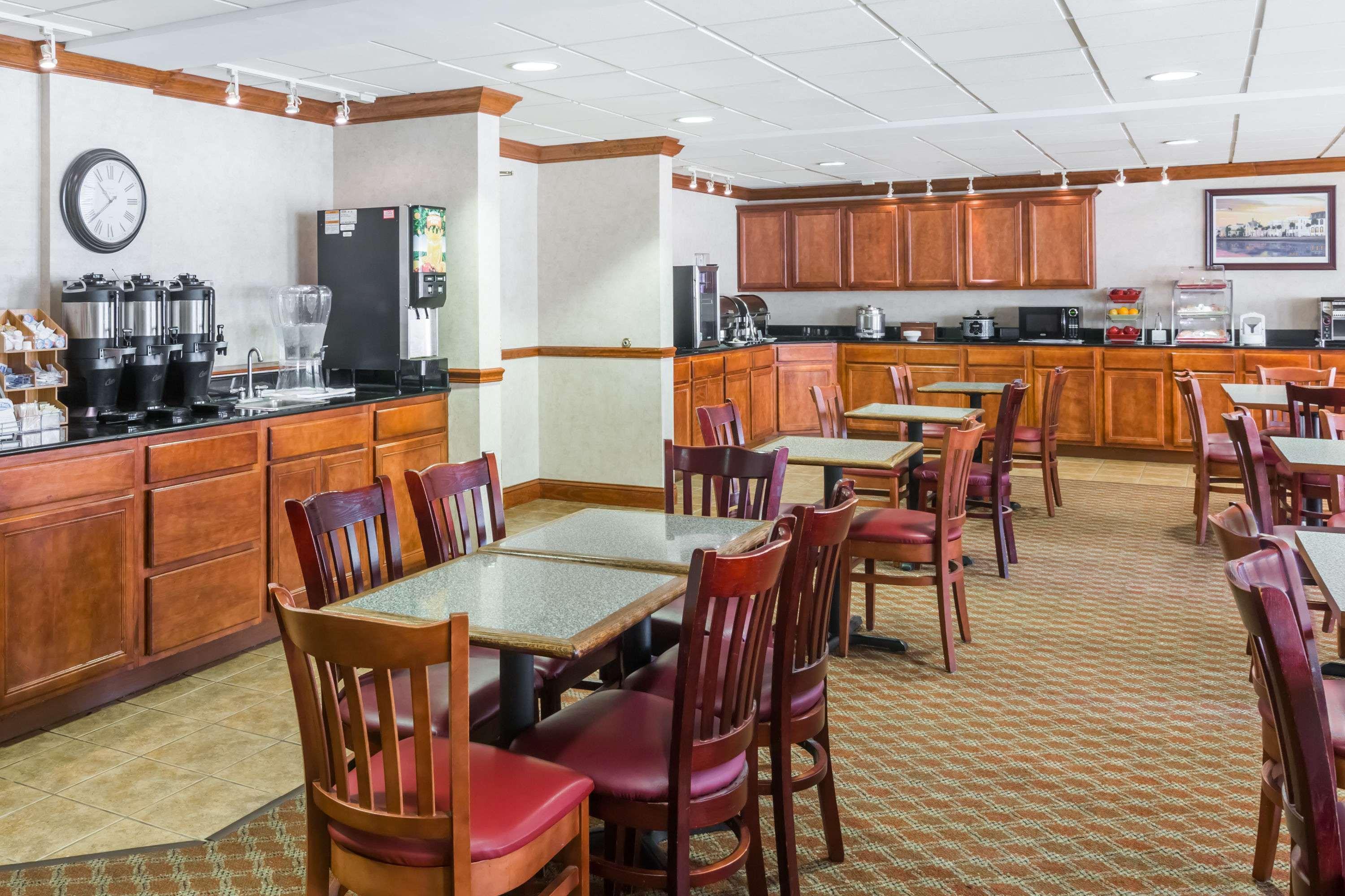 Clarion Pointe Charleston - West Ashley Hotel Екстериор снимка
