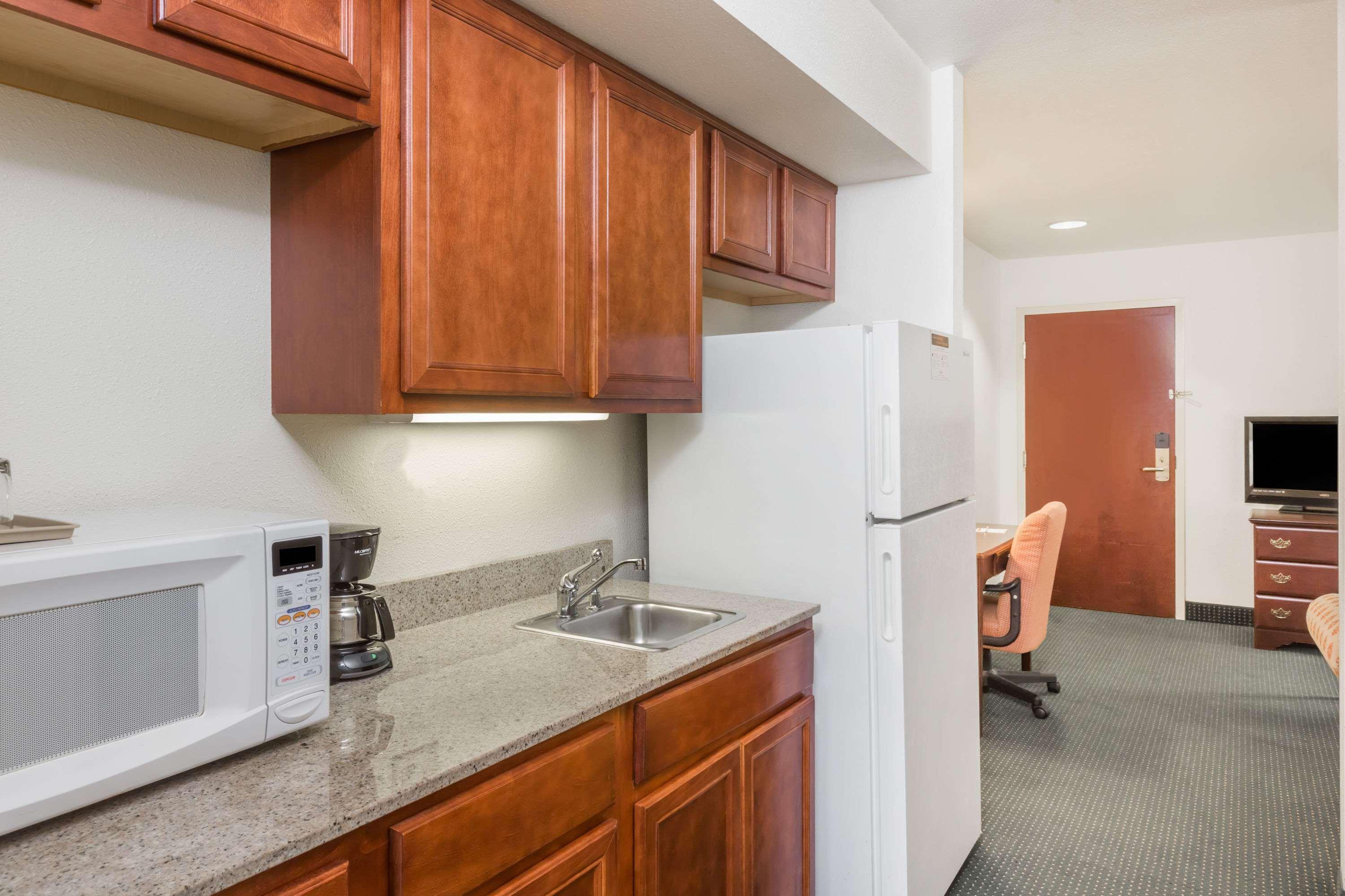 Clarion Pointe Charleston - West Ashley Hotel Екстериор снимка