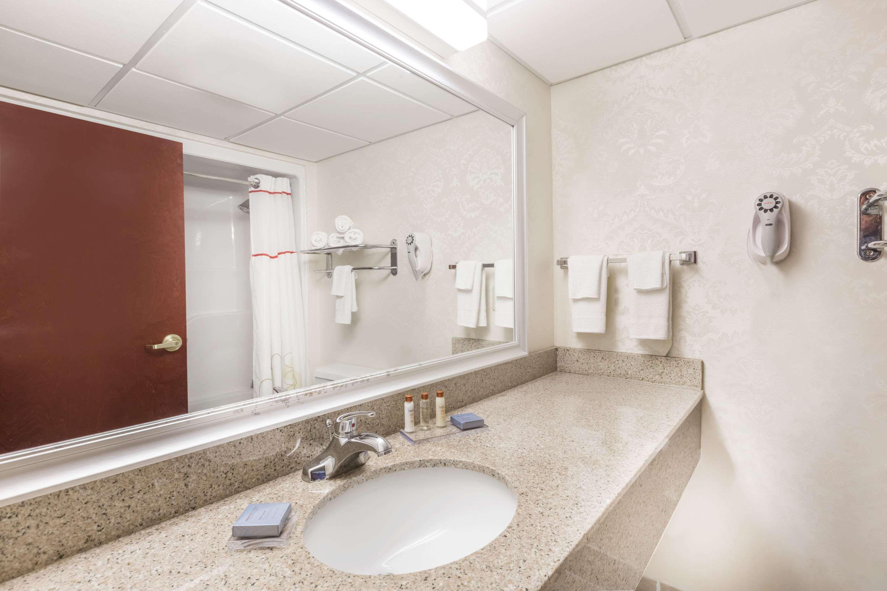 Clarion Pointe Charleston - West Ashley Hotel Екстериор снимка