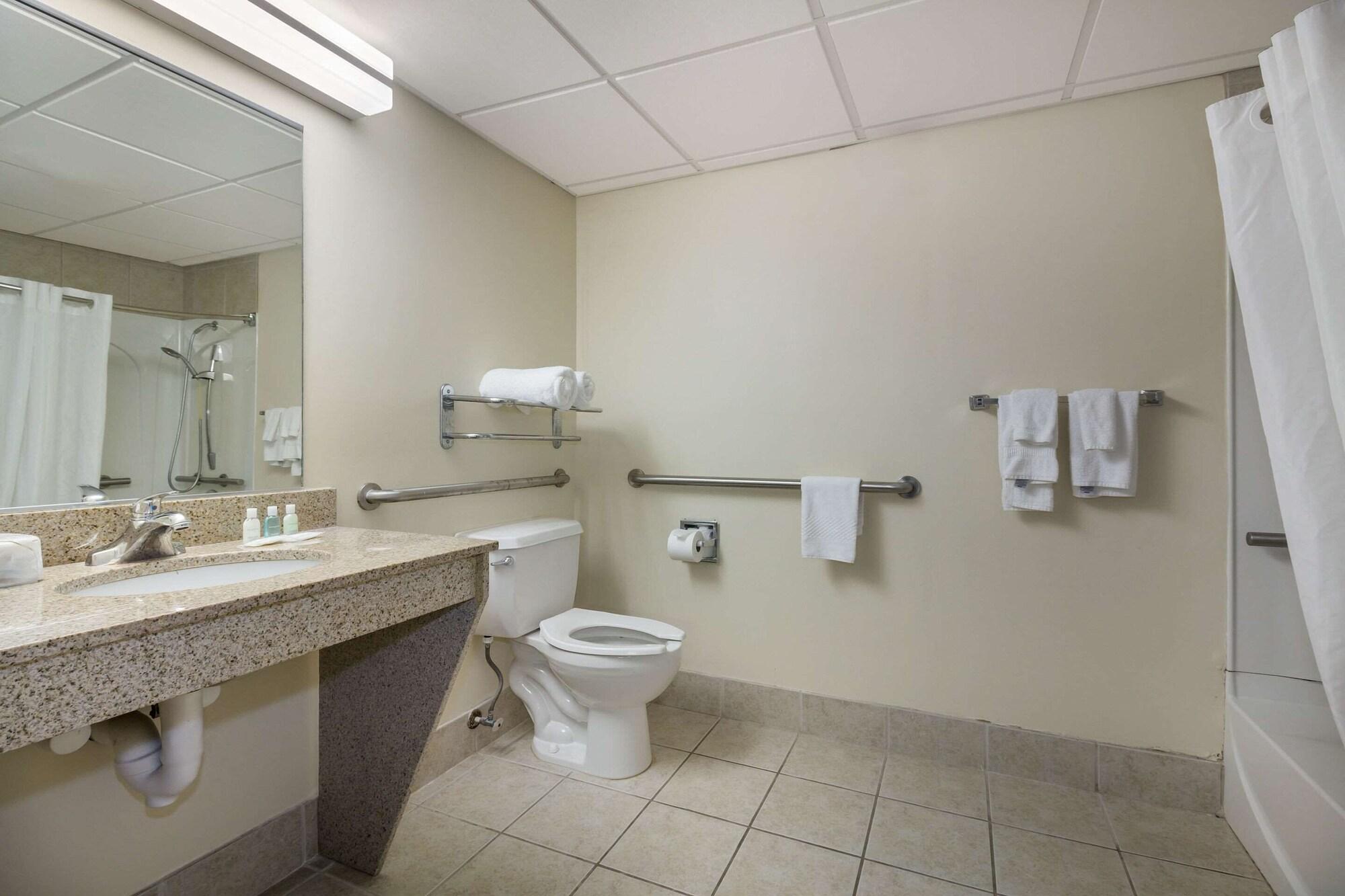 Clarion Pointe Charleston - West Ashley Hotel Екстериор снимка