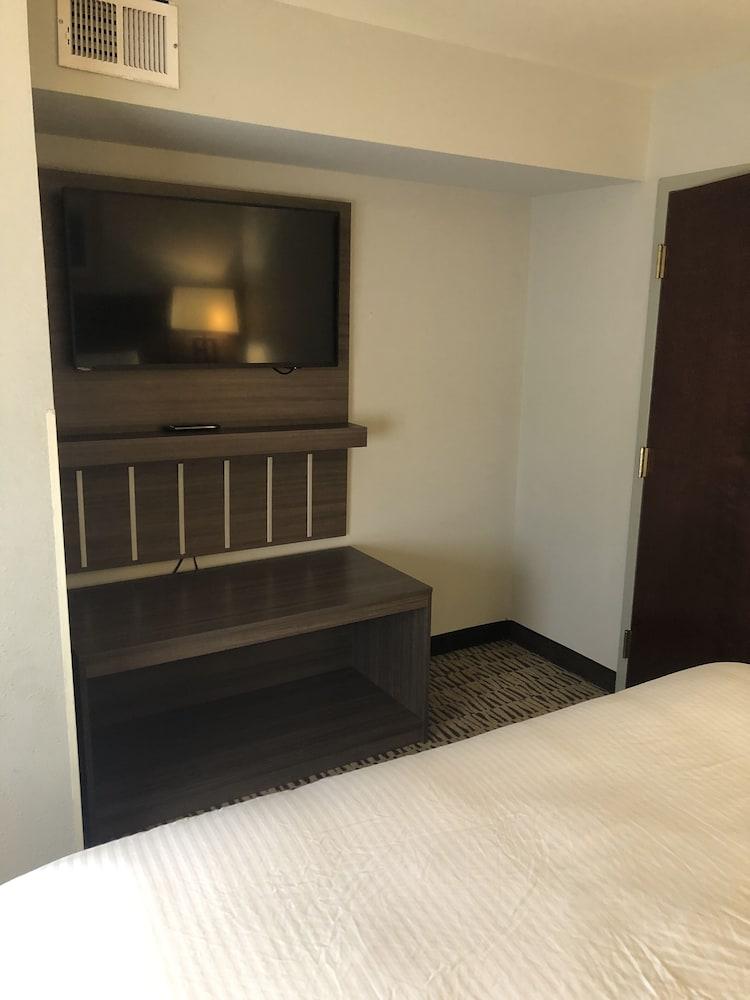 Clarion Pointe Charleston - West Ashley Hotel Екстериор снимка