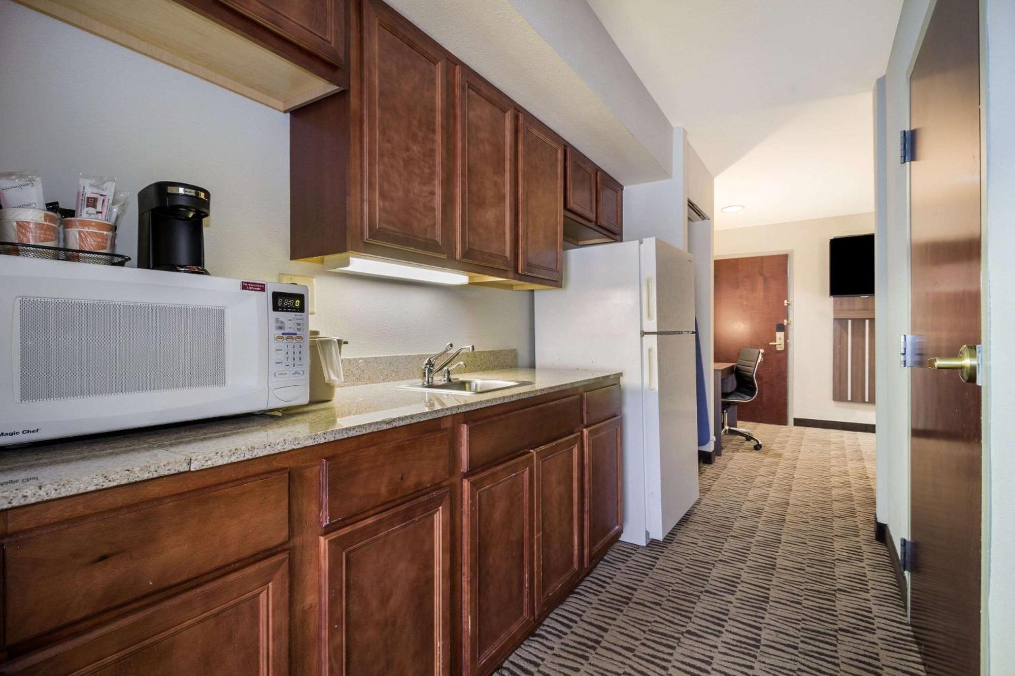 Clarion Pointe Charleston - West Ashley Hotel Екстериор снимка