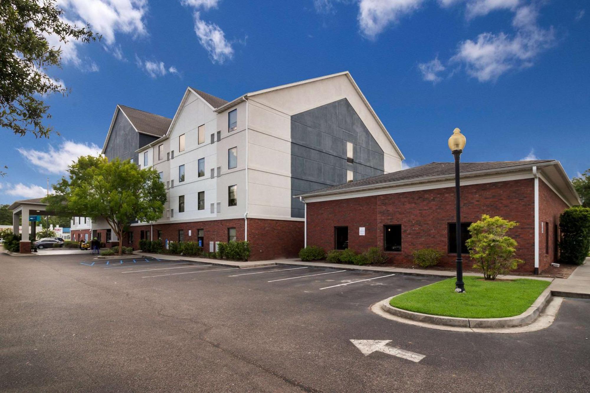 Clarion Pointe Charleston - West Ashley Hotel Екстериор снимка