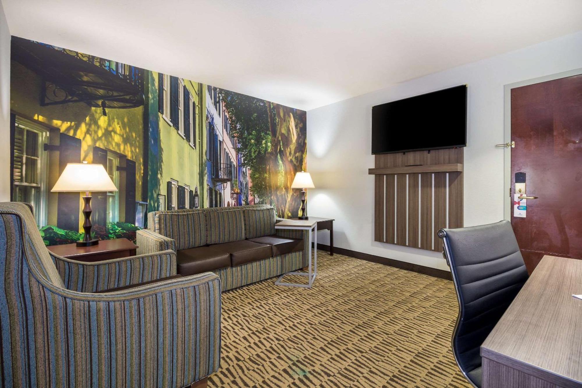 Clarion Pointe Charleston - West Ashley Hotel Екстериор снимка