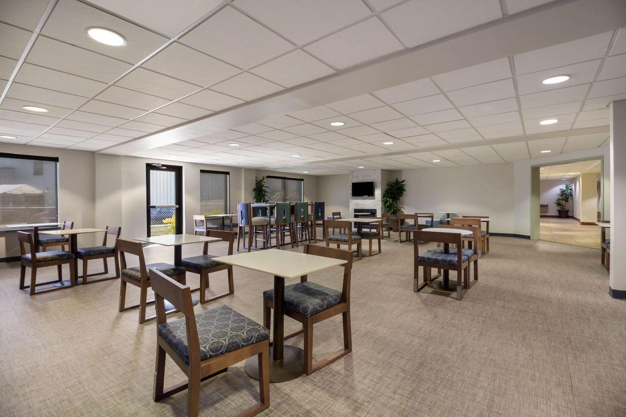 Clarion Pointe Charleston - West Ashley Hotel Екстериор снимка