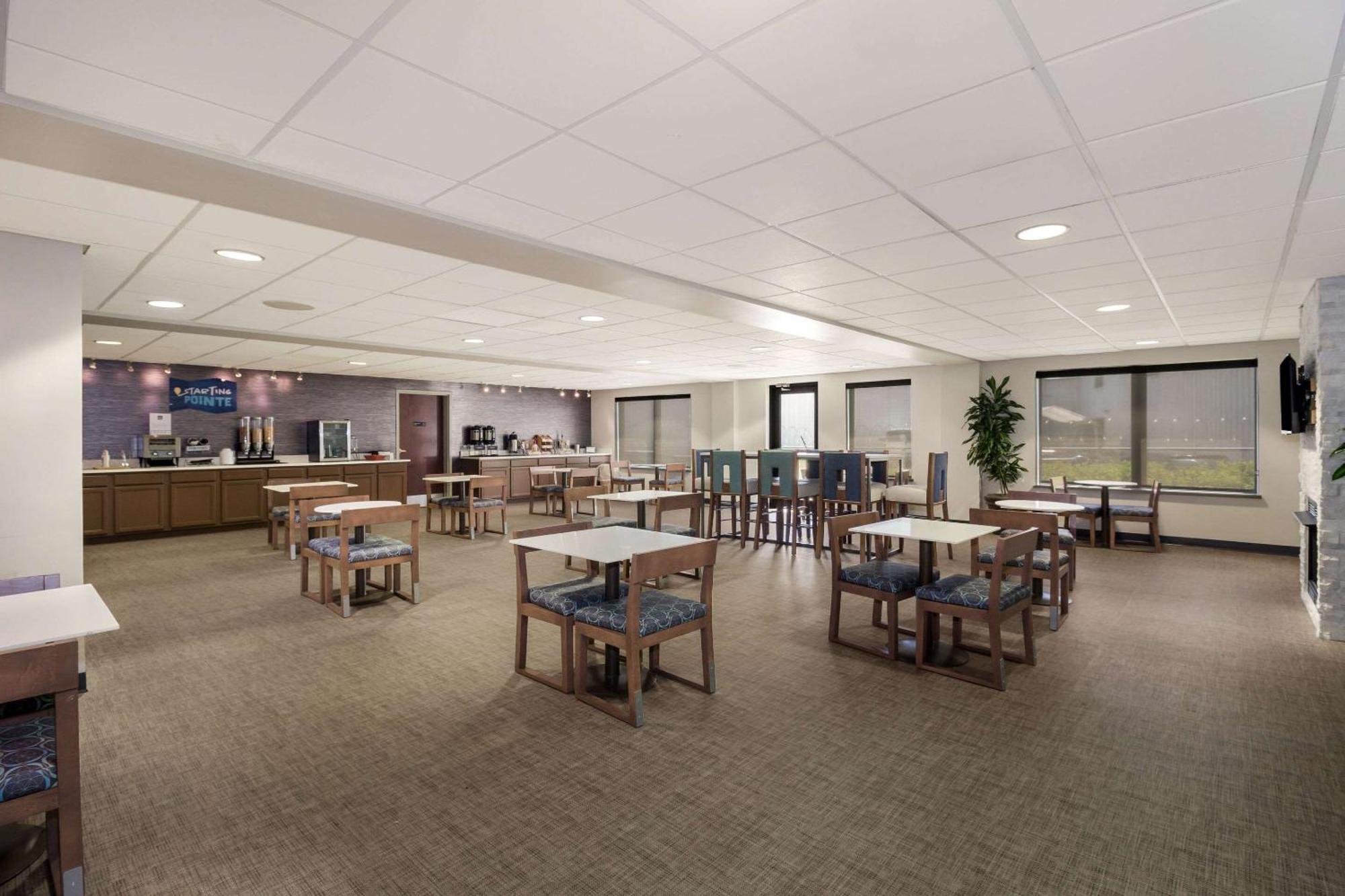 Clarion Pointe Charleston - West Ashley Hotel Екстериор снимка