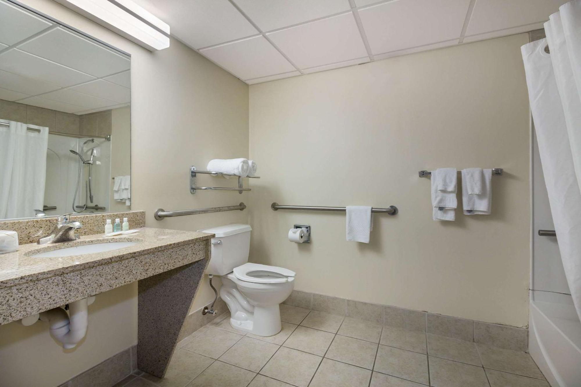 Clarion Pointe Charleston - West Ashley Hotel Екстериор снимка